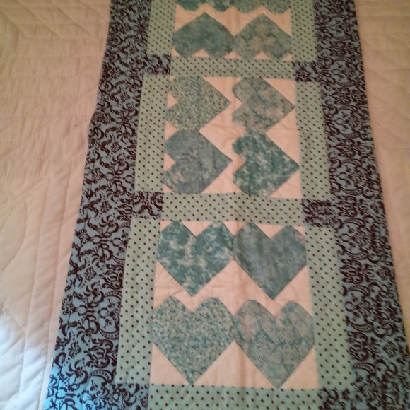 Handmade Quilted table runner with Heart Pattern - Picture 1 of 3